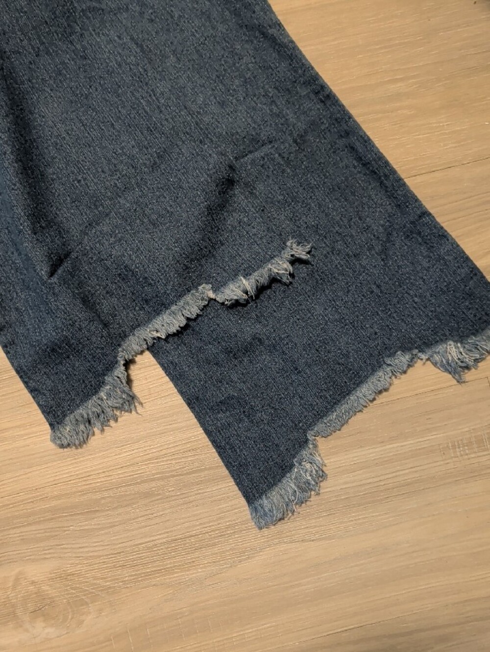 Women's 26 W - NWT Dark Blue Flare Jeans with Frayed Hem - Picture 6 of 7